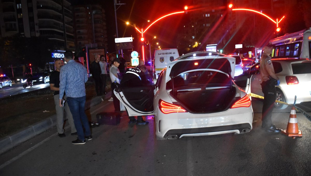 Adana'da çaldıkları otomobille kaçarken polise ateş eden zanlılar yakalandı