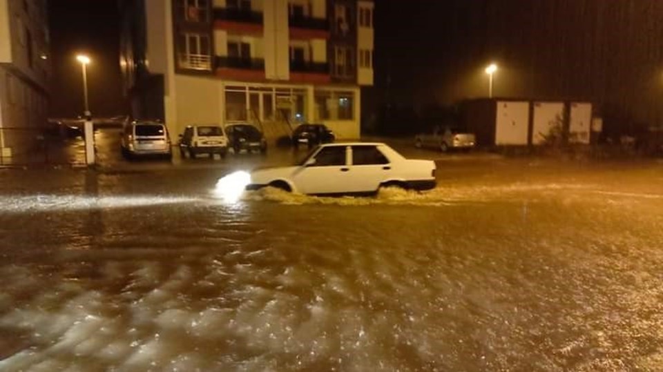 Sinop'ta şiddetli yağış taşkınlara yol açtı - 1