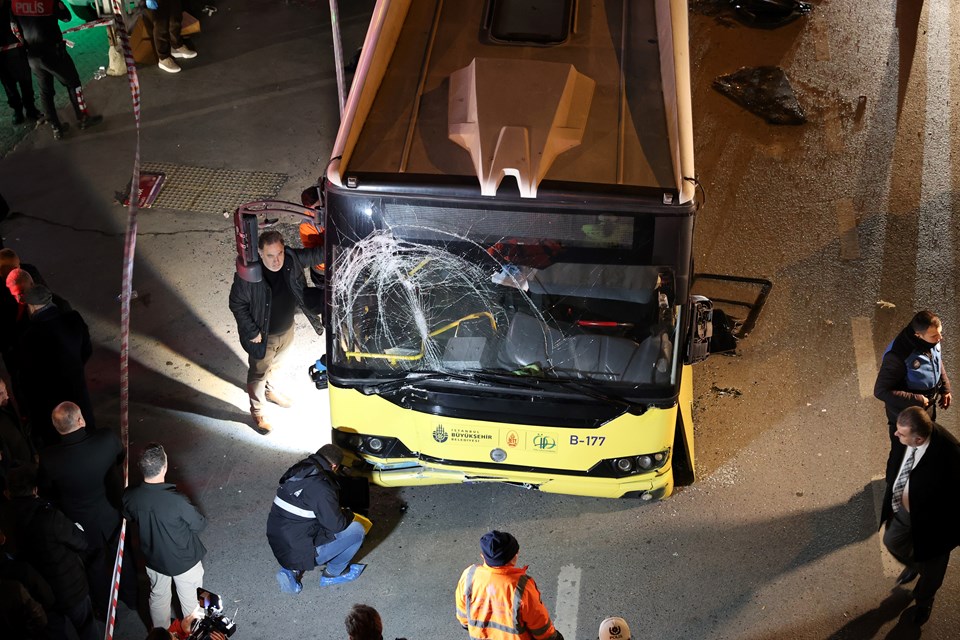 SON DAKİKA HABERİ: Bahçelievler'de İETT otobüsü durağa girdi:1 ölü, 5 yaralı - 3