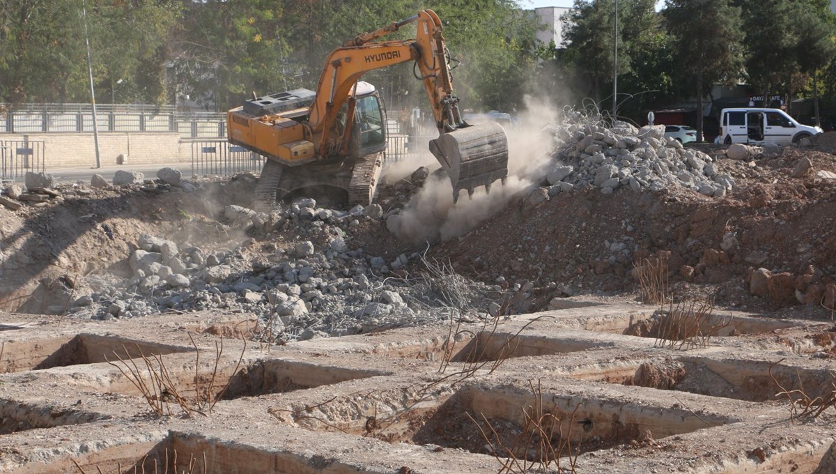 89 kişiye mezar olan Galeria Sitesi’nin temeli kapatılıyor