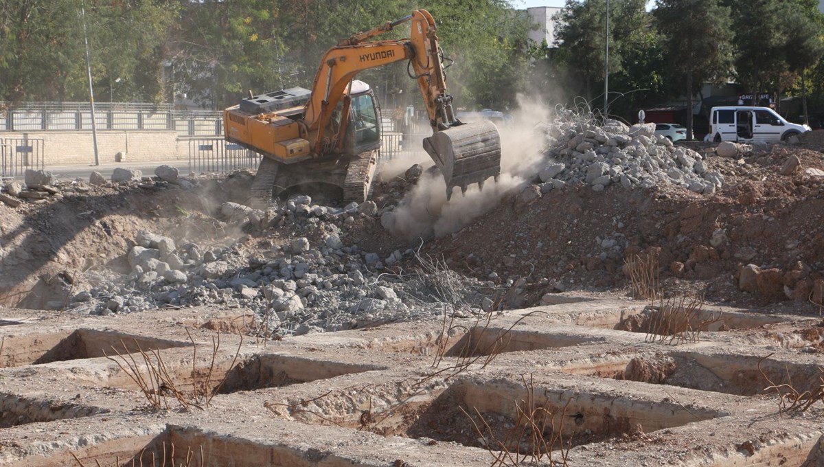 89 kişiye mezar olan Galeria Sitesi’nin temeli kapatılıyor 89 kişiye mezar olan Galeria Sitesi’nin temeli kapatılıyor