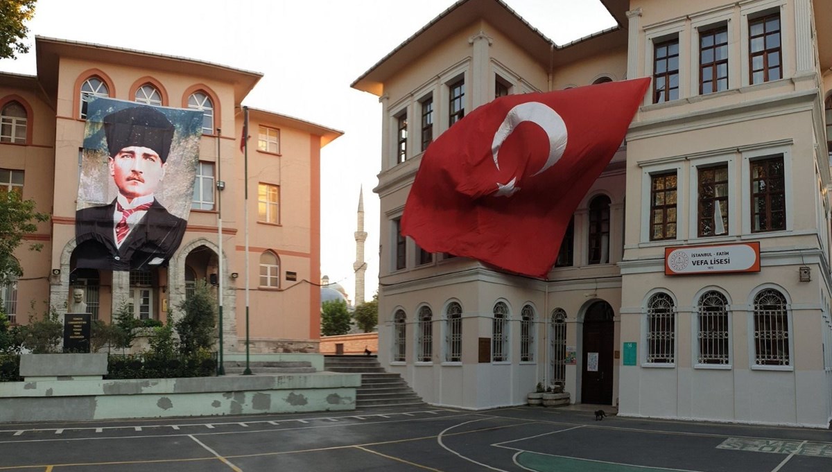 Vefa Lisesi'nin '150. Yıl' logosu için yarışma Vefa Lisesi'nin '150. Yıl' logosu için yarışma