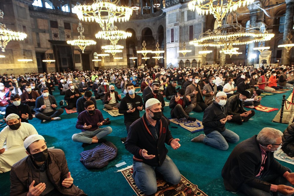 Ayasofya-i Kebir Cami-i Şerifi'nde 87 yıl sonra ilk Ramazan Bayramı namazı kılındı - 5
