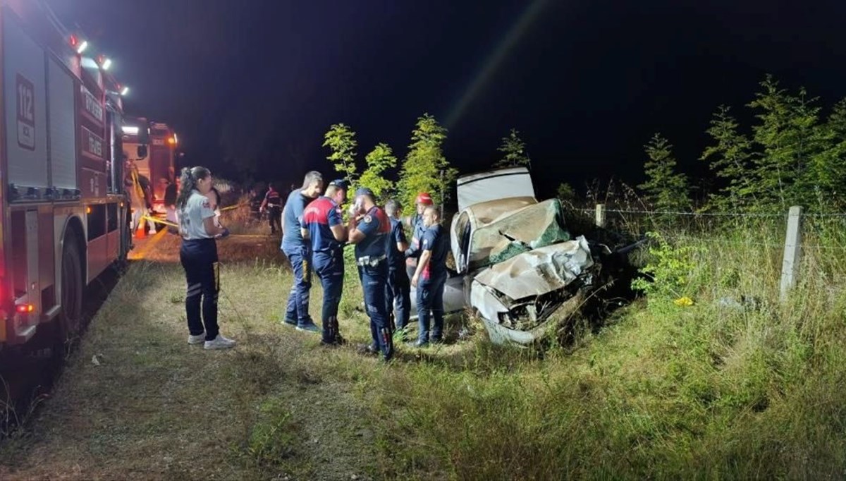 Sakarya'da kontrolden çıkan otomobil takla attı: 1 ölü, 1 yaralı Sakarya'da kontrolden çıkan otomobil takla attı: 1 ölü, 1 yaralı