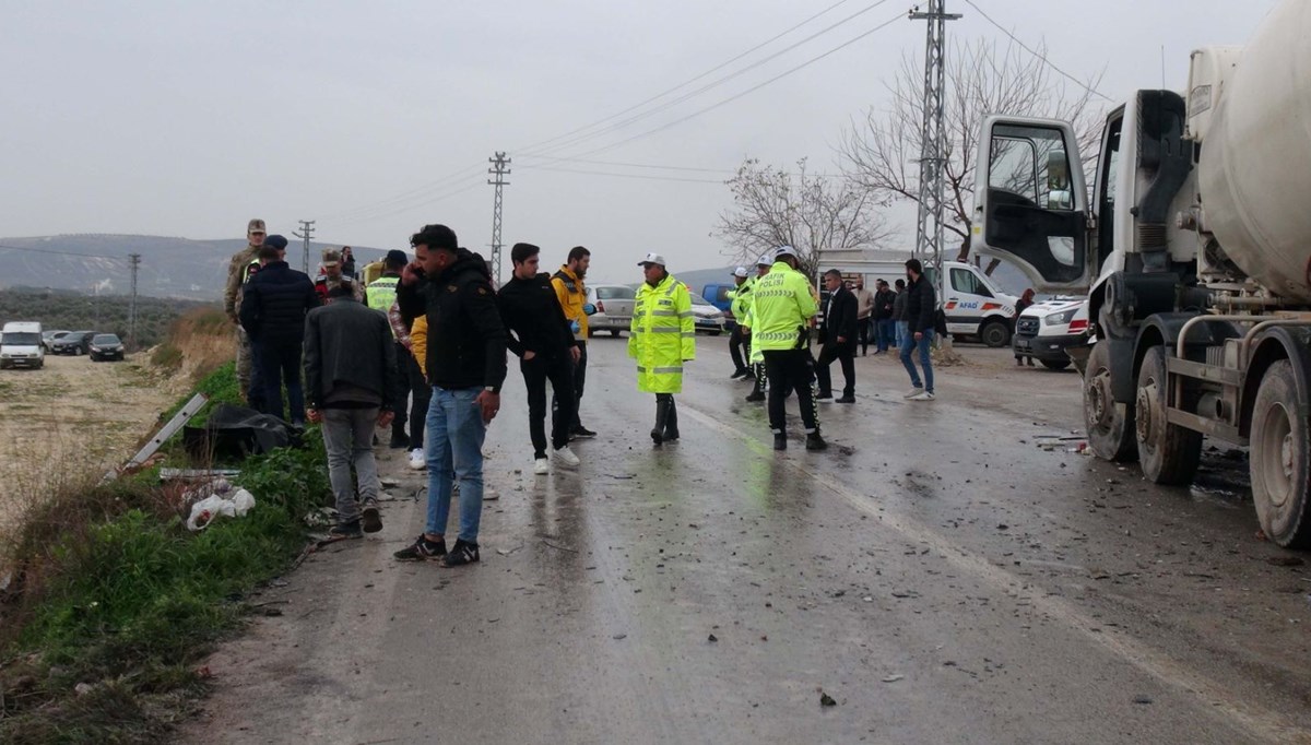 Beton mikseri ile otomobil çarpıştı: 2 ölü