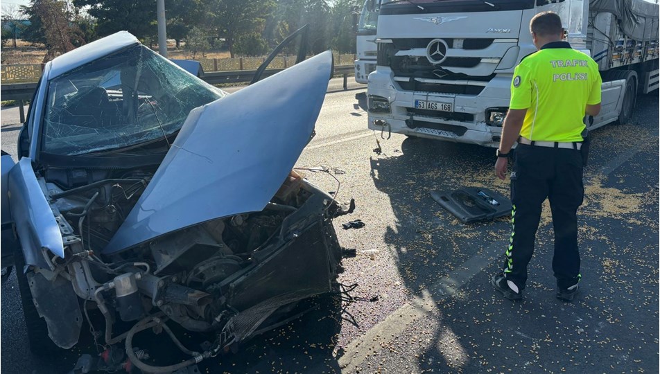 Konya'da otomobil ile TIR çarpıştı: 2 ölü