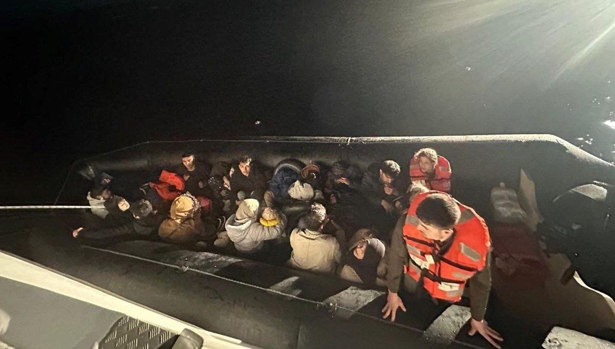 İzmir'de 24 düzensiz göçmen yakalandı İzmir'de 24 düzensiz göçmen yakalandı