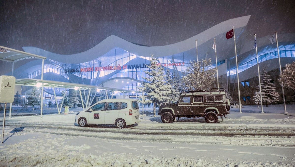 Sivas'ta kar nedeniyle 48 köy yolu ulaşıma kapandı