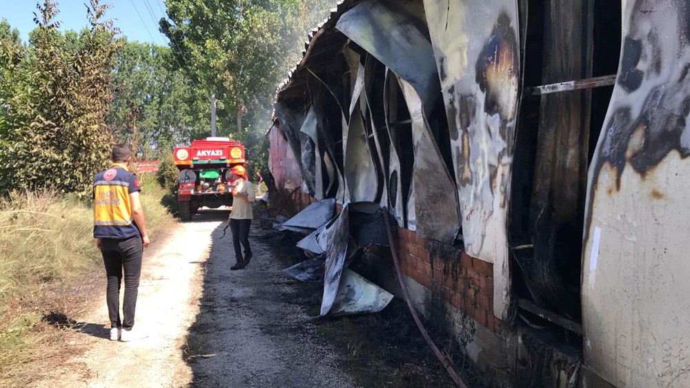 Sakarya'da korkutan yangın: Ahşap atölyesi alev topuna döndü - 8