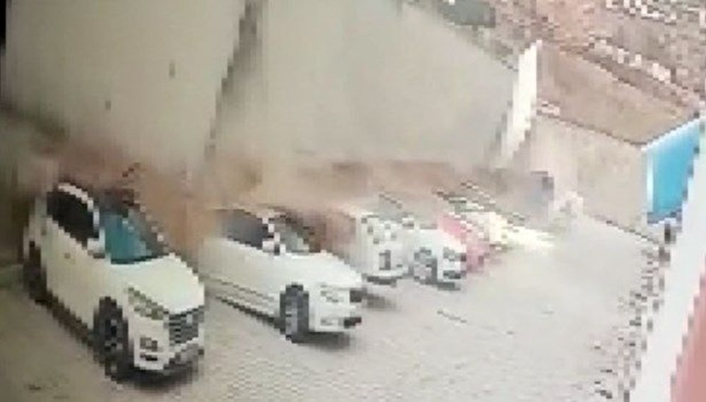 Yozgat'ta istinat duvarı park halindeki 11 aracın üzerine çöktü - 7