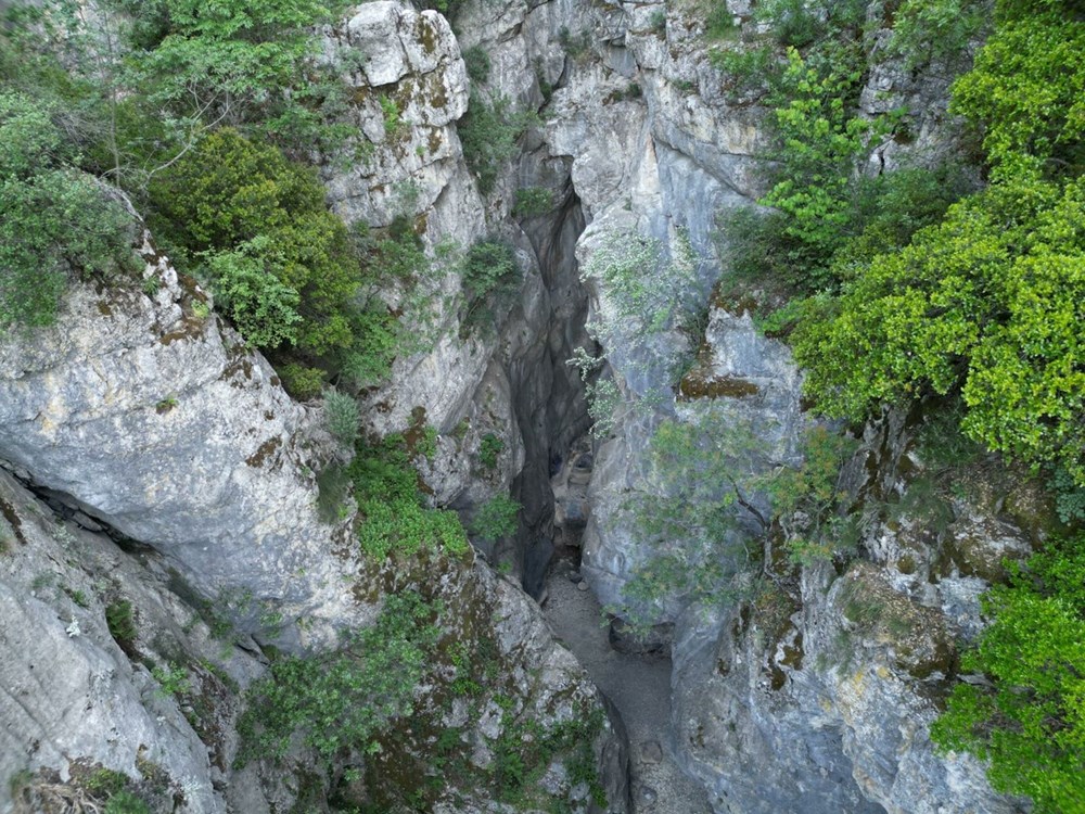 Manisa'da 700 metre uzunluğundaki 'saklı kanyon' kurudu - 1