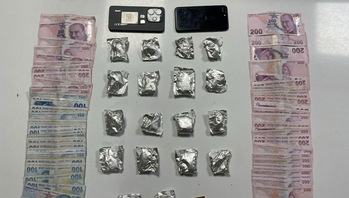 Araçtan uyuşturucu çıktı Araçtan uyuşturucu çıktı