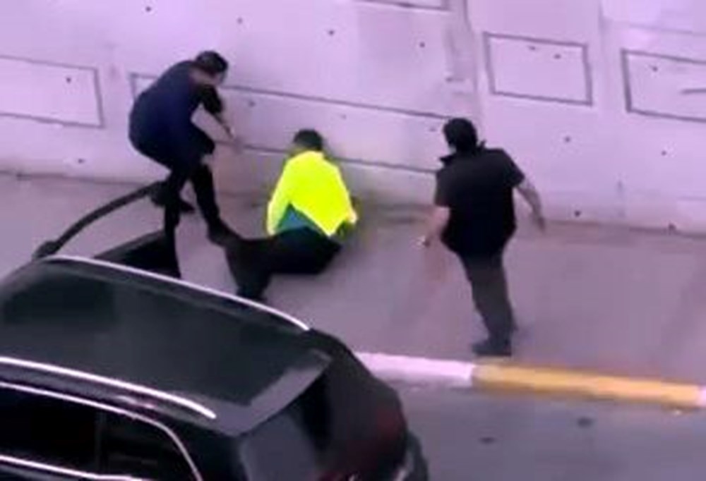 Trafikte yol verme arbedesi: Tekme tokat dövdüler 72 Ev5Y0QaQMESJXst68ZhF1A