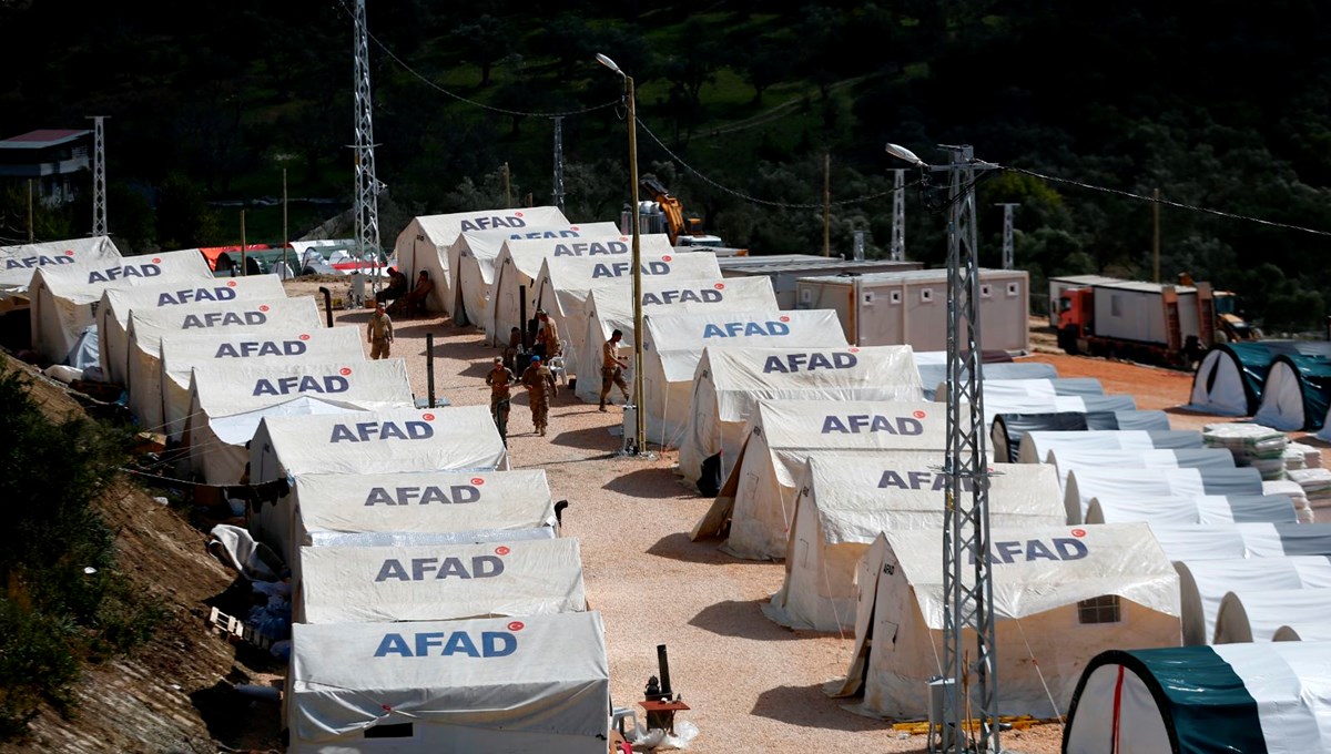 Depremzede kadınlar için askıda kadın pedi uygulaması başlatıldı