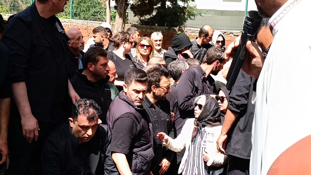 Tarkan'ın annesi son yolculuğuna uğurlandı - 11