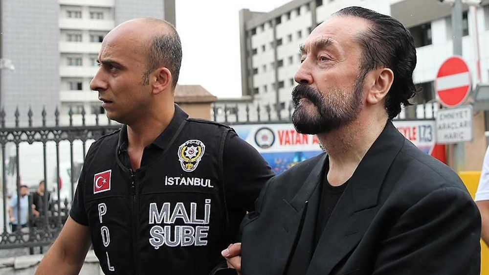 Adnan Oktar ve 18 sanığın yargılandığı davada yeni karar: 3 suçtan beraat etti ('Kedicik'lerden sevgi gösterisi) - 4