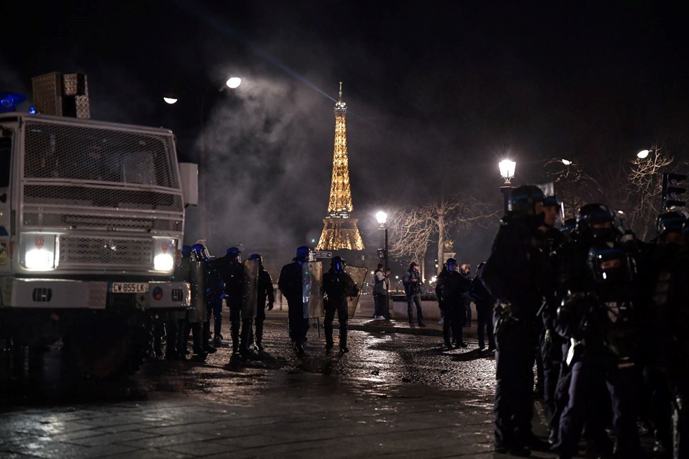 Fransa'da 'mezarda emeklilik' isyanı: Paris'te 120 gözaltı - 16