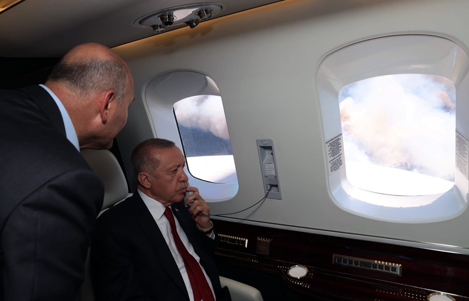 Cumhurbaşkanı Erdoğan yangın bölgesini havadan inceledi - 1