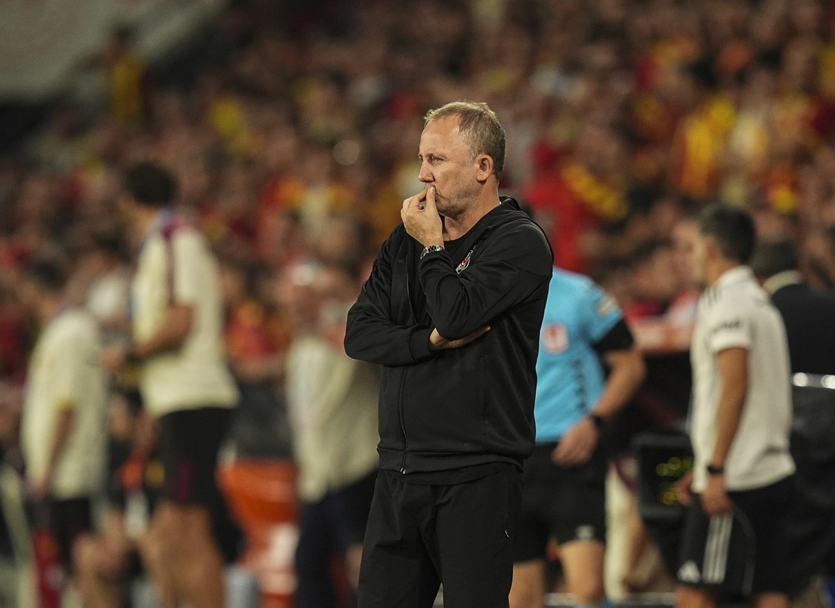 Beşiktaş Teknik Direktörü Sergen Yalçın, Göztepe karşılaşmasını böyle takip etti.