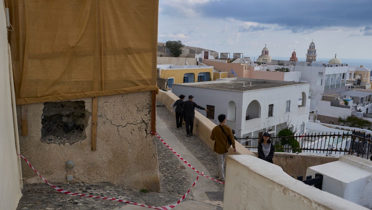 Santorini'de son durum: Fayın bir kısmı dolmaya başladı, senaryo değişiyor Santorini'de son durum: Fayın bir kısmı dolmaya başladı, senaryo değişiyor