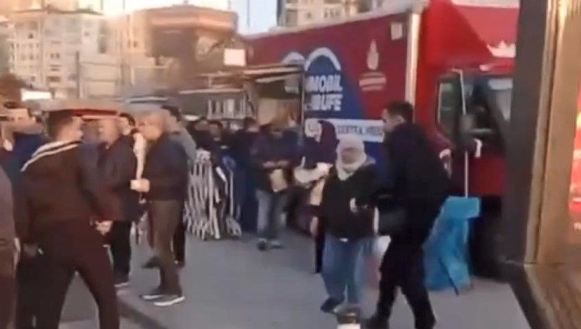 Ücretsiz iftar kumanyası kavgaya neden oldu