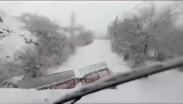 Elazığ'da 17 köy yolu kardan kapandı