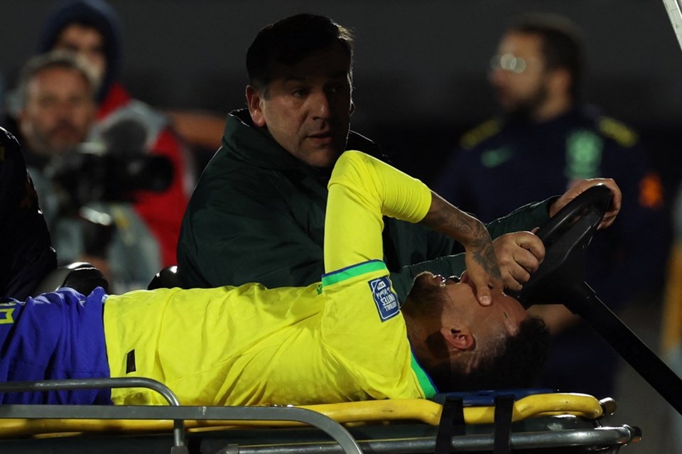 Neymar sakatlandı: 10 ay sahalardan uzak kalacak - 1