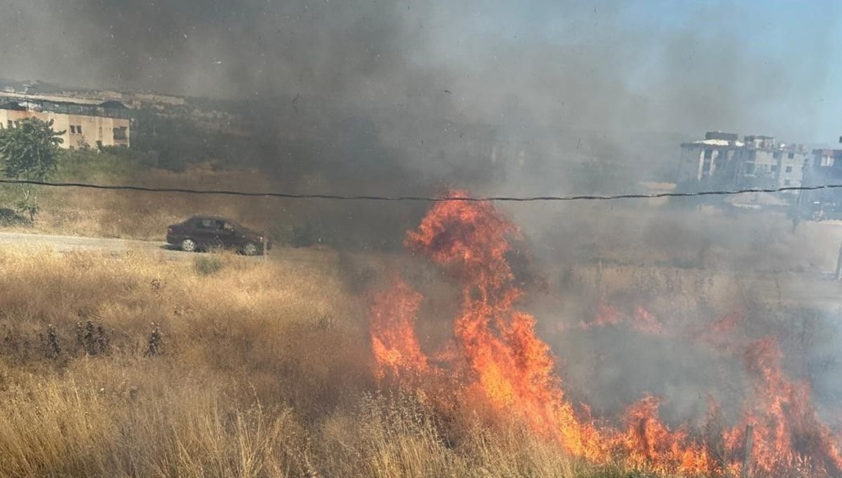 Temizlenmeyen kuru otlar yangına neden oldu