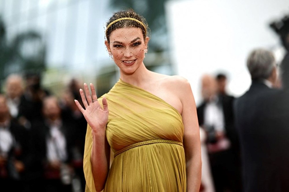 Karnı burnunda Karlie Kloss Cannes Film Festivali galasında - 2