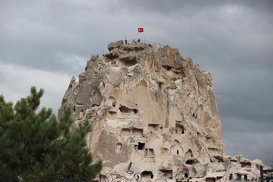 Uçhisar Kalesi'ne turistlerden yoğun ilgi - 1