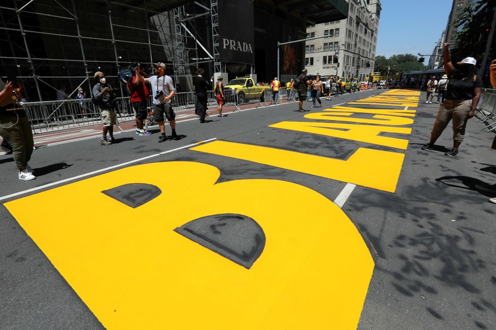 ABD’de Trump Tower’ın karşısına “Black Lives Matter” sloganı yazıldı - 11