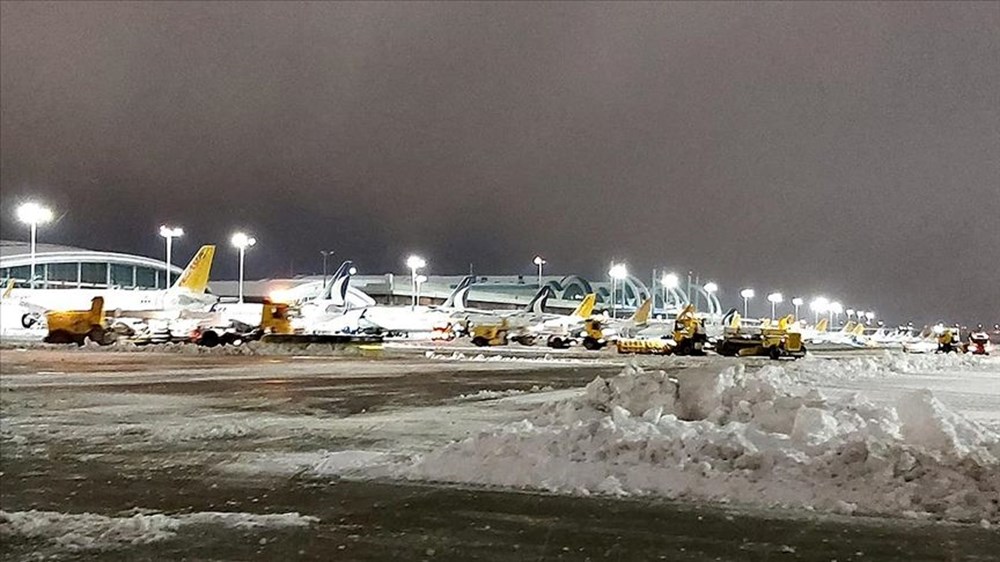İstanbul'da okullar tatil edildi... Kar fırtınası 22'de başlayacak - 13