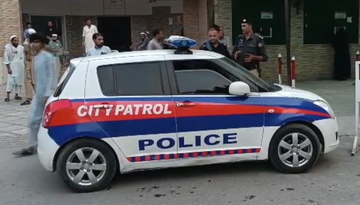 Pakistan'da polis merkezine silahlı saldırı: 3 polis hayatını kaybetti Pakistan'da polis merkezine silahlı saldırı: 3 polis hayatını kaybetti