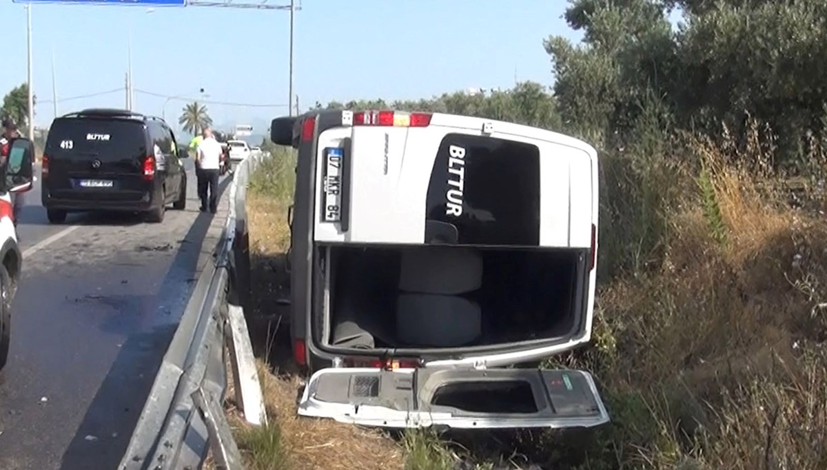Tur minibüsü kaza yaptı: Beş yaralı
