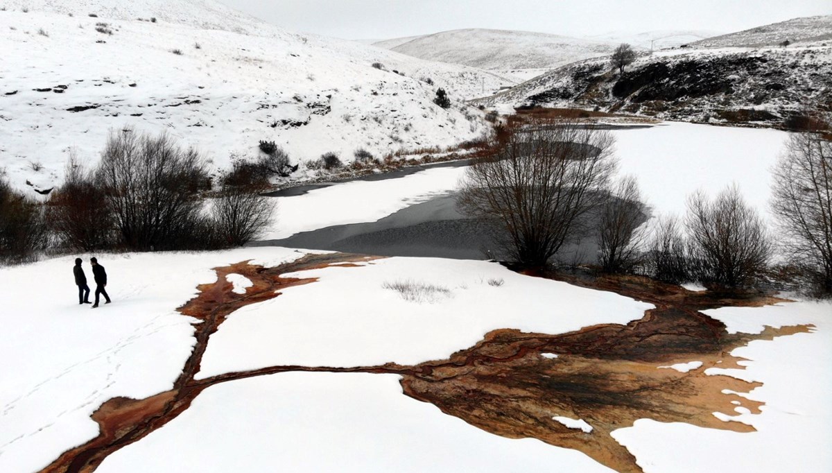 Erzincan'ın Otlukbeli ilçesi eksi 22 dereceyi gördü