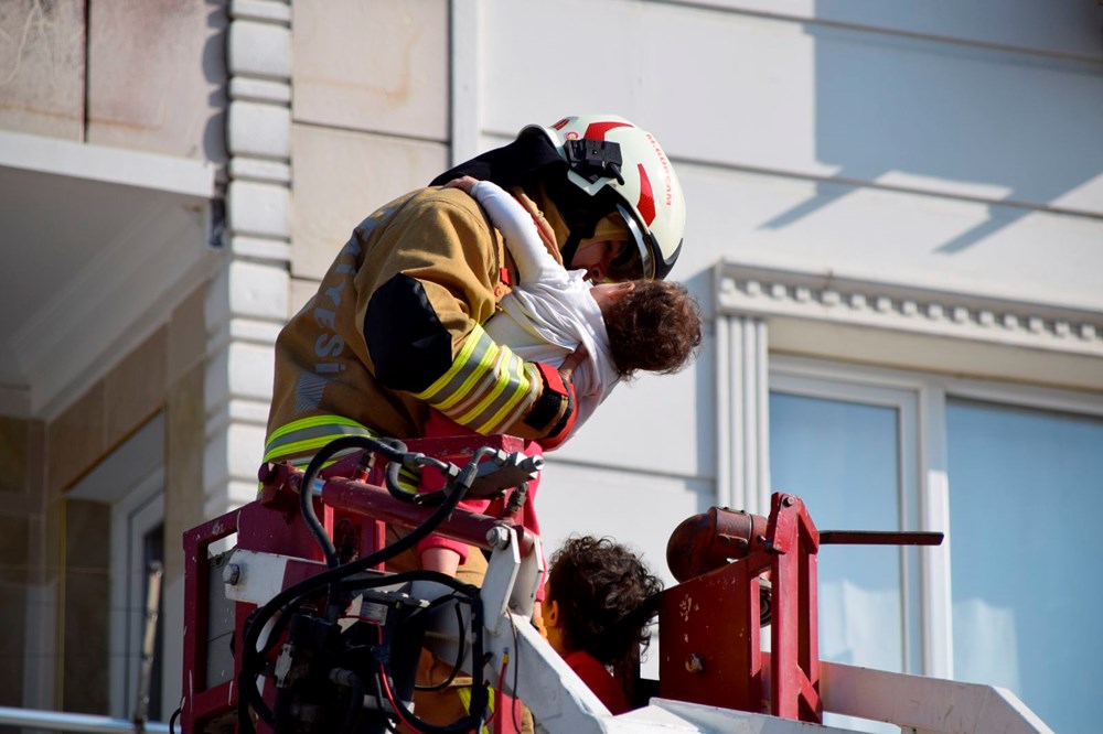 7 katlı binada yangın: Can pazarı yaşandı 76 F moKIodw0aO6144g9heug