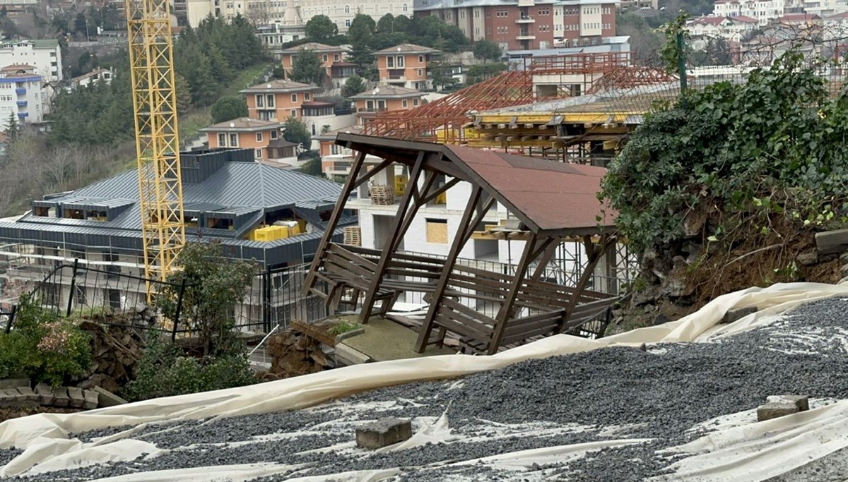 Üsküdar'da istinat duvarı çöktü: 20 daireli bina boşaltıldı