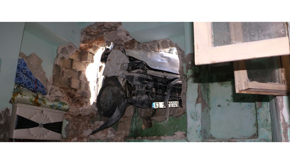 Engelli öğrencileri taşıyan servis, evin duvarına çarptı: 7 yaralı