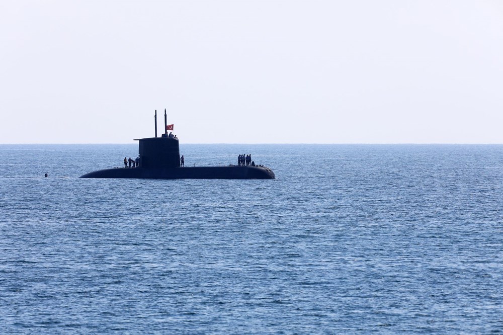 Turkish Submarine Seen On Konyaaltı Beach Surprised Tourists - 6