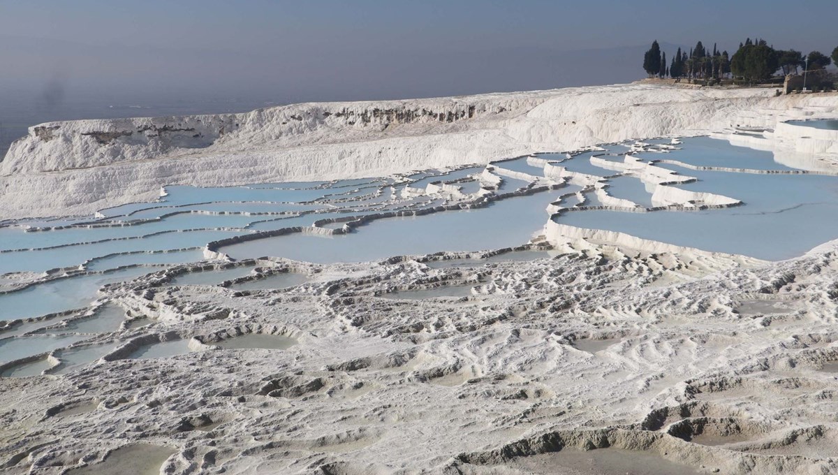 Pamukkale'de 2 milyon 200 bin kişi ile ziyaretçi rekoru Pamukkale'de 2 milyon 200 bin kişi ile ziyaretçi rekoru