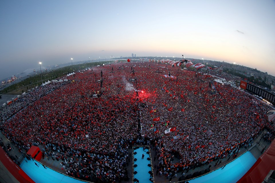 Yenikapı'da milyonlar demokrasi ve şehitler için buluştu - 1