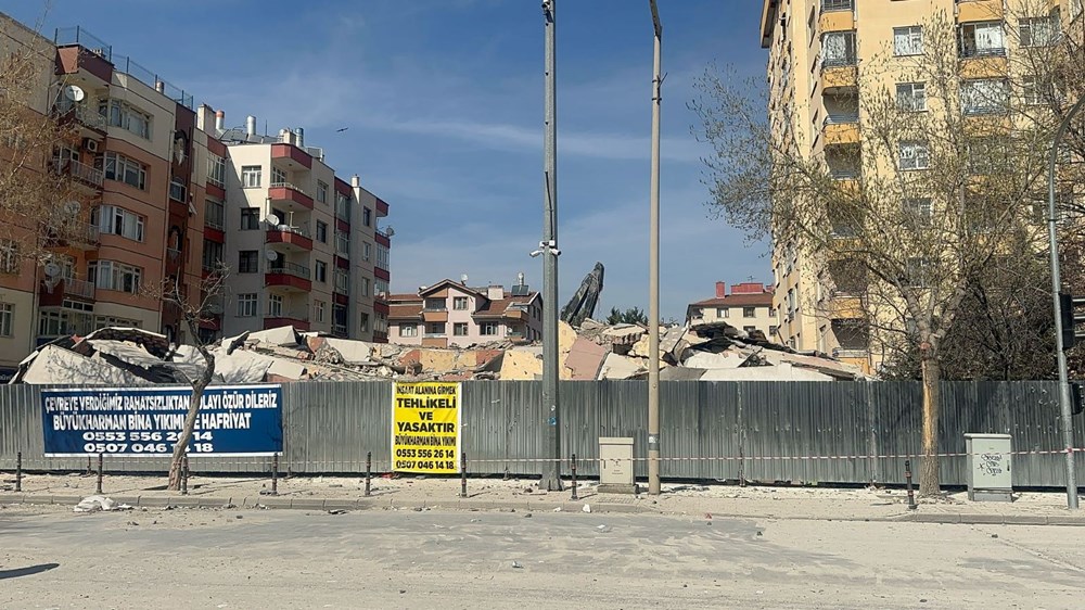 6 katlı bina yıkım sırasında çöktü 73 F58T99XVGU6CMzR9ooe4BA