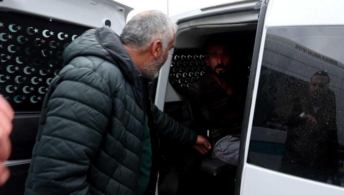 Konya'da yarım saat süren kovalamaca: Hapis cezasıyla aranan kişi yakalandı Konya'da yarım saat süren kovalamaca: Hapis cezasıyla aranan kişi yakalandı