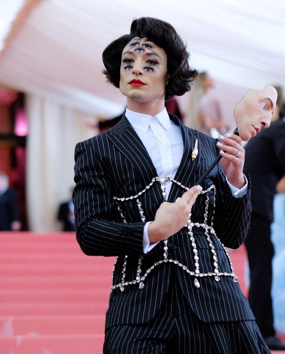 Oyuncu Ezra Miller hakkında iddia: Kendini mesih sanıyor - 4