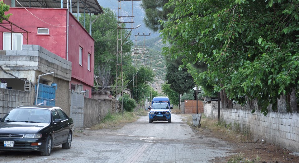 Gaziantep'te bin 200 nüfuslu mahalleye 'geçmiş olsun' karantinası - 1