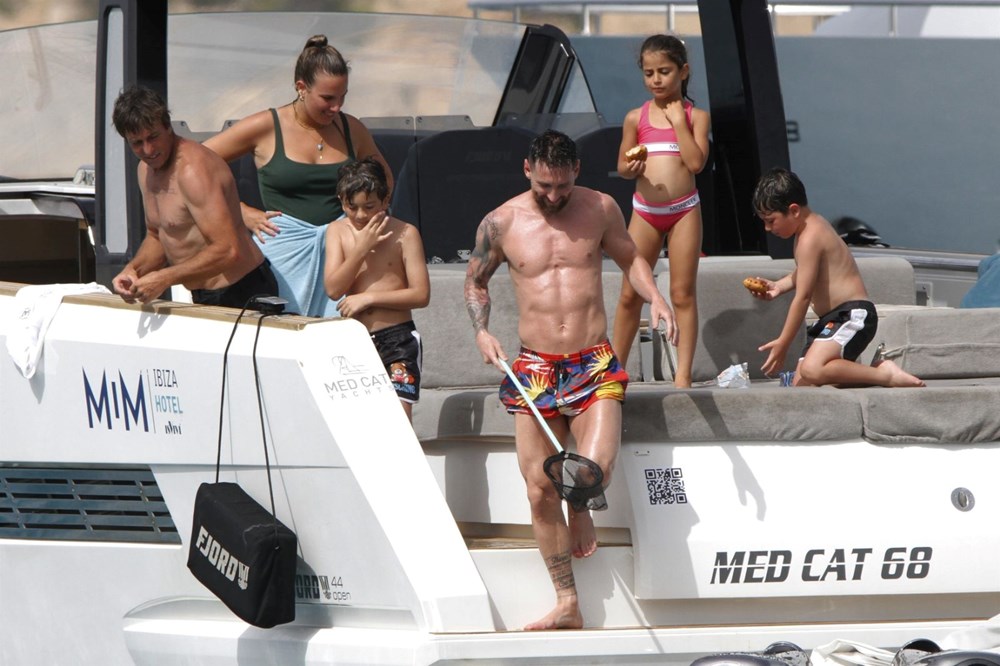 Lionel Messi ve Antonella Roccuzzo ile Cesc Fabregas ve Daniella Semaan tatilde - 3