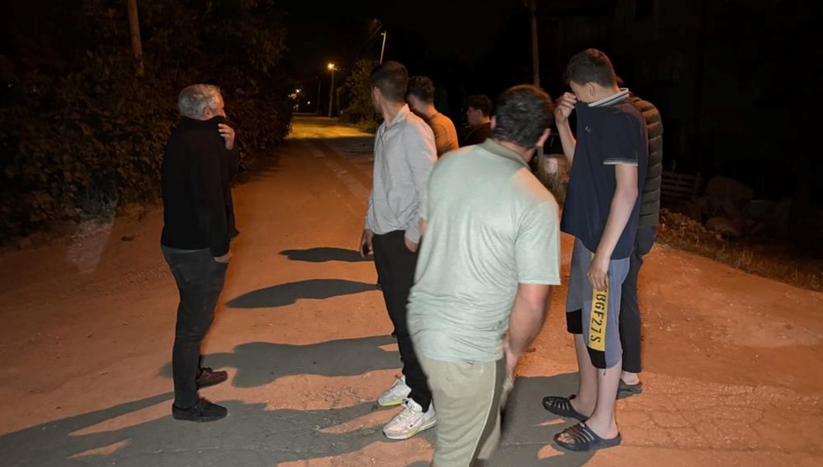 Sakarya’da koku nedeniyle vatandaşlar sokağa döküldü: Ekipler bölgede Sakarya’da koku nedeniyle vatandaşlar sokağa döküldü: Ekipler bölgede