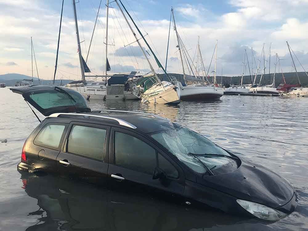 Seferihisar'da tsunami: Sokakları deniz suyu bastı - 6