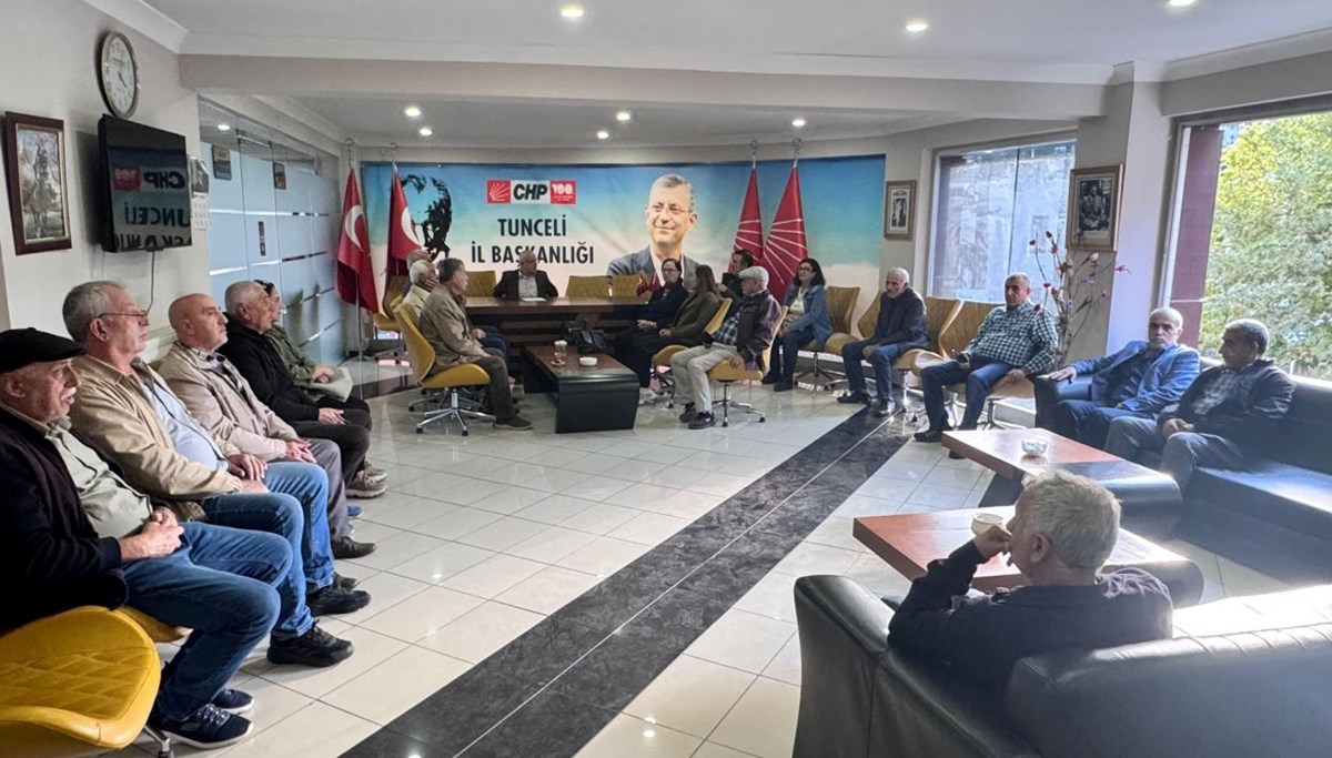 Tunceli’de CHP il yönetimi kendilerini partiye kilitledi