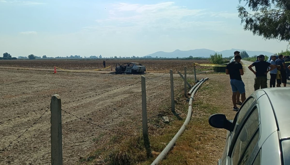 Adana'da yanmış otomobilde ceset bulundu Adana'da yanmış otomobilde ceset bulundu